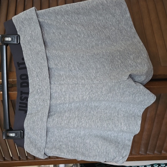 Nike Dry Fit  Women's Gray Shorts  GUC - Picture 5 of 7